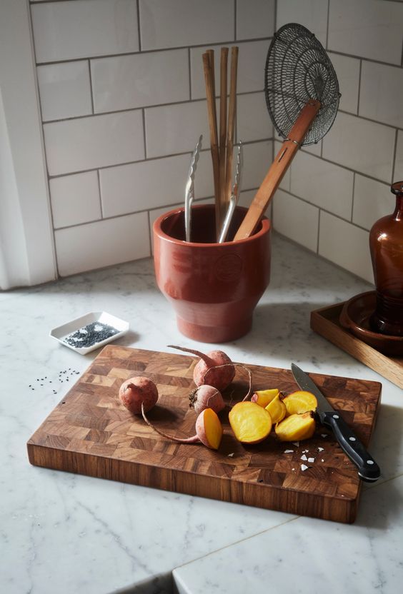 Deska do krojenia z drewna akacjowego – dwustronna, antypoślizgowa, gruba i trwała