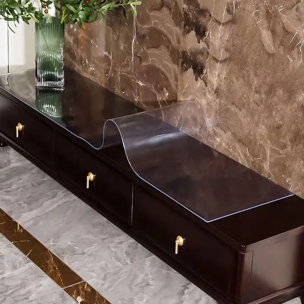 Przezroczysta mata stołowa z PVC – wodoodporna i olejoodporna